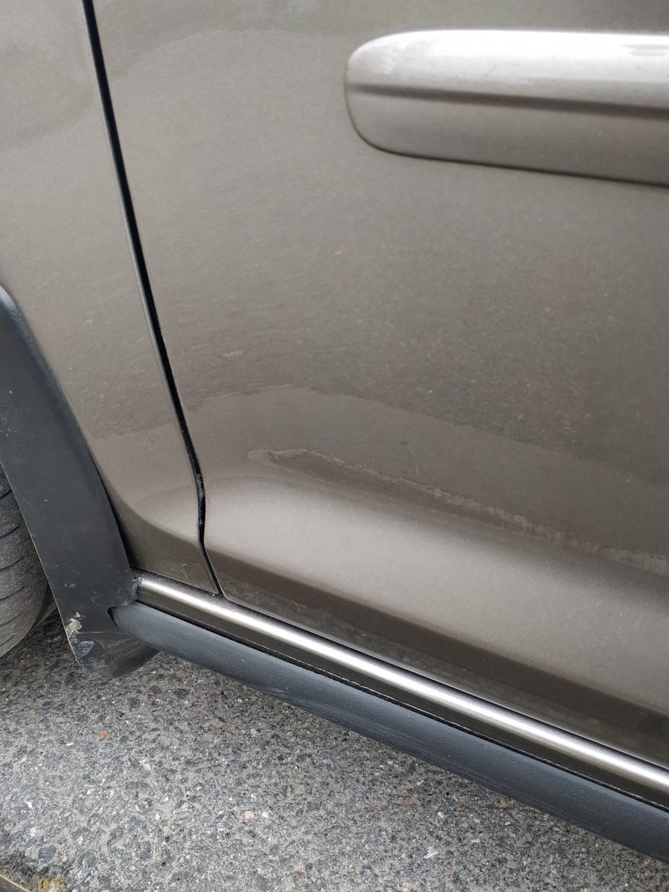 Вытягивание покрас порога. — Volkswagen Golf Plus, 1,6 л, 2012 года ...