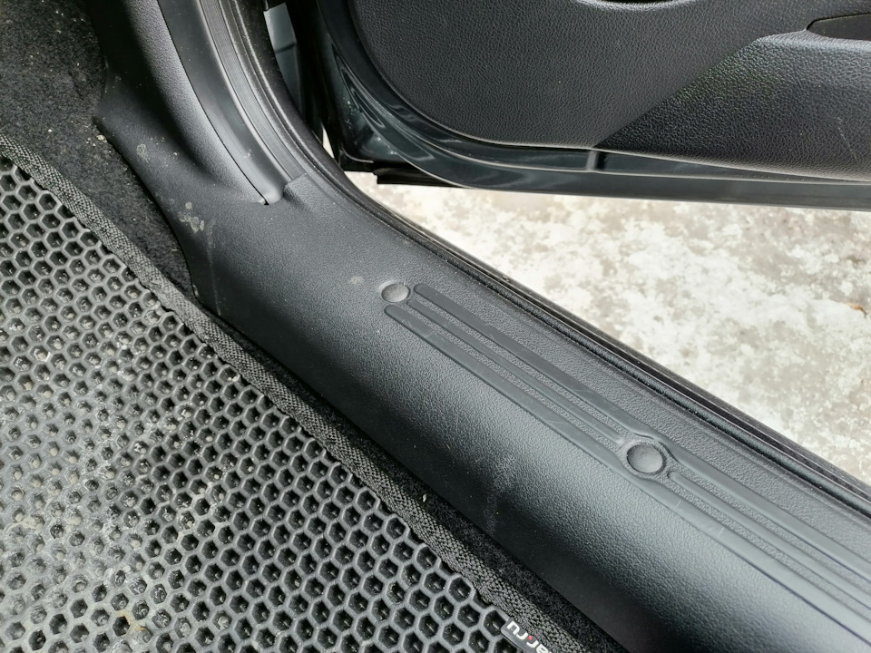 Конфирмат мне в порог. Накладки на петли ограничителей дверей. Заглушки ...