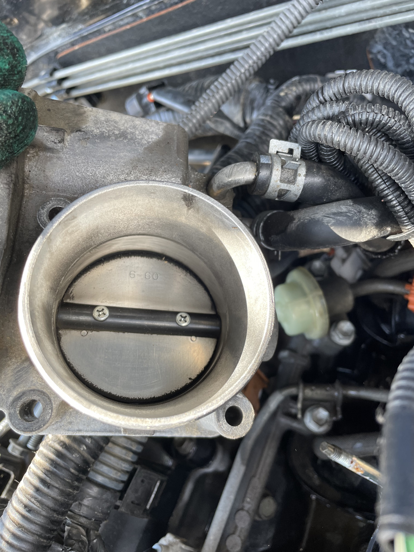 Чистка дросселя. Замена прокладки клапанной крышки и прокладки свечных ...