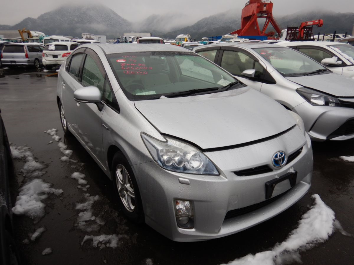 Авто с японии 3. Prius 30 s touring. Prius 30 s touring. Тойота приус 30 салон. Комплектация приус 30.