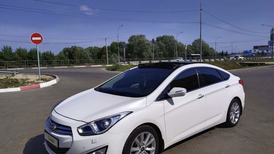 Хендай калуга. Хендай ай 40 с панорамной крышей дизель. Битый Хендай i40