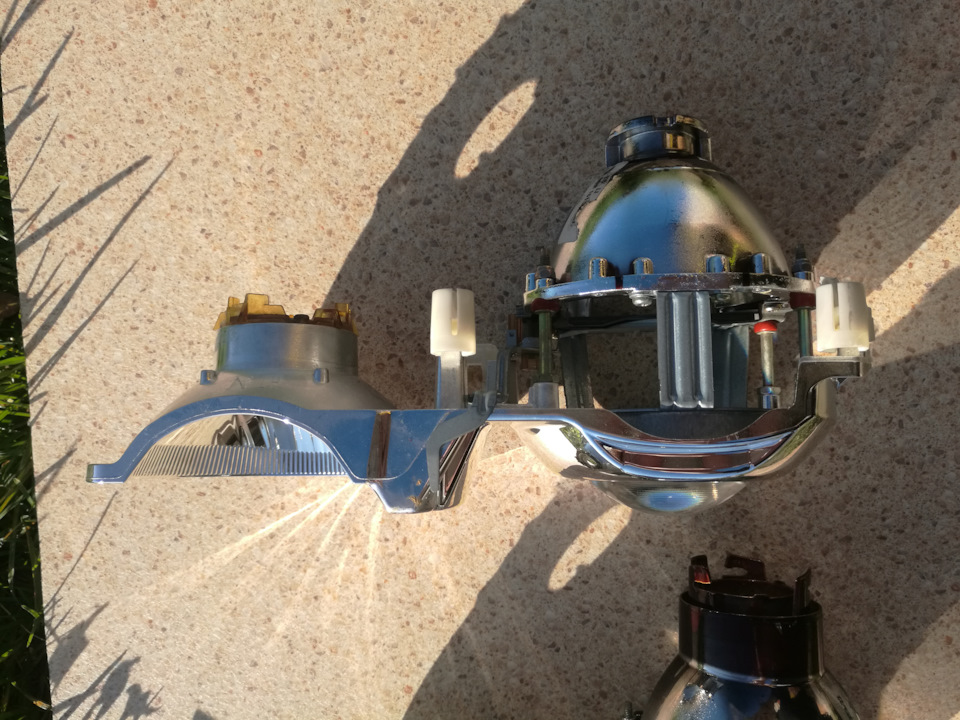 Лампочки головного света, регулировка фар — Geely MK Cross, 1,5 л, 2012 ...