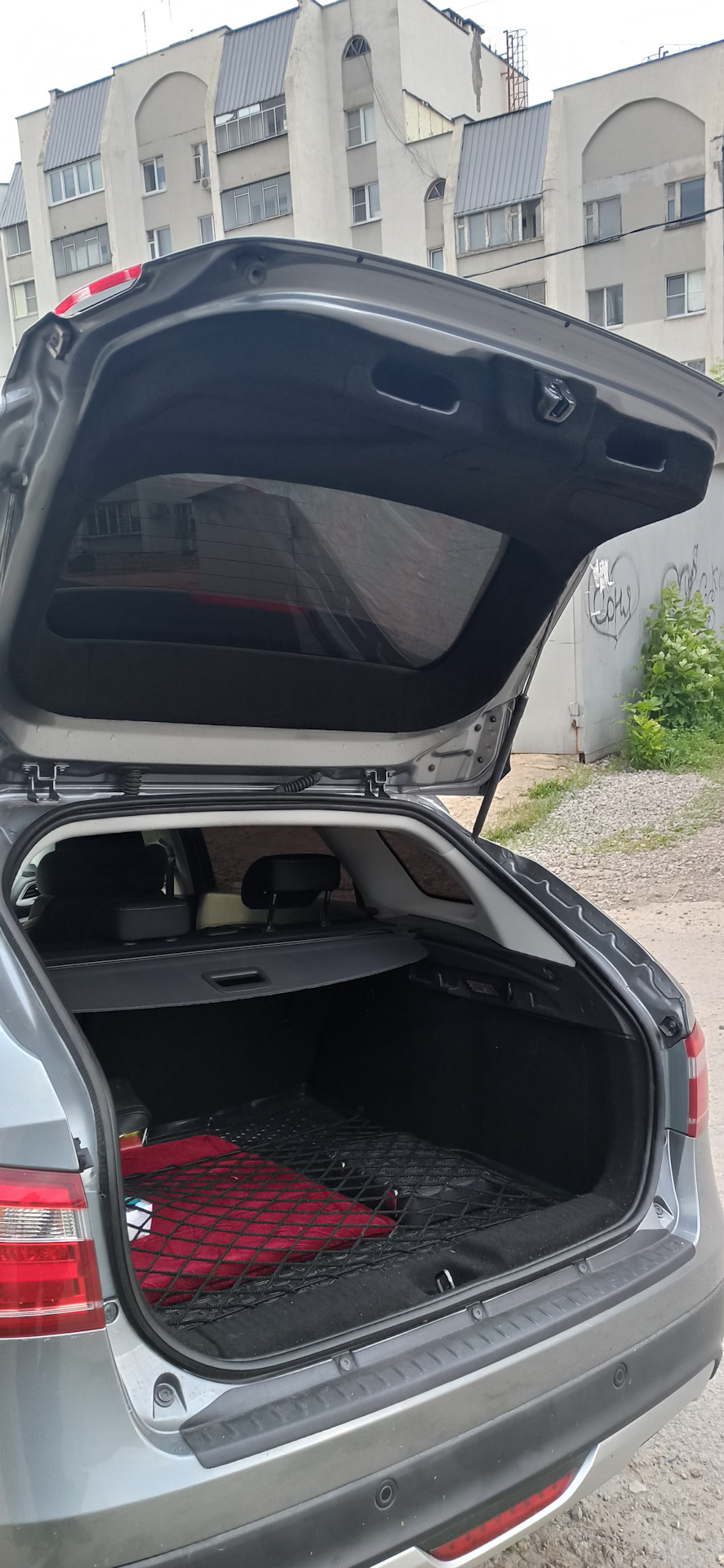 Обтяжка двери багажника карпетом — Lada Vesta SW Cross, 1,6 л, 2020 ...