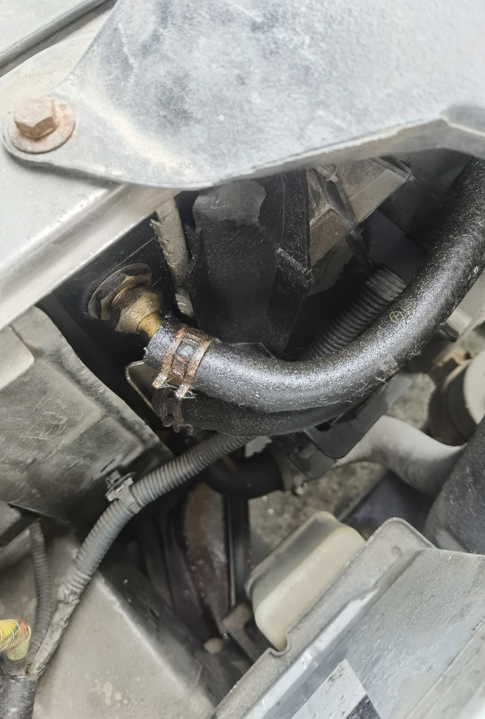 Заправка кондиционера и течь основного радиатора — Toyota Sienna (2G ...