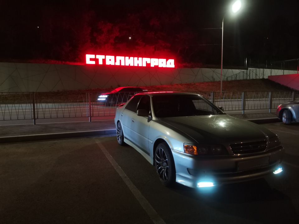 Возле набережной — Toyota Chaser (100)