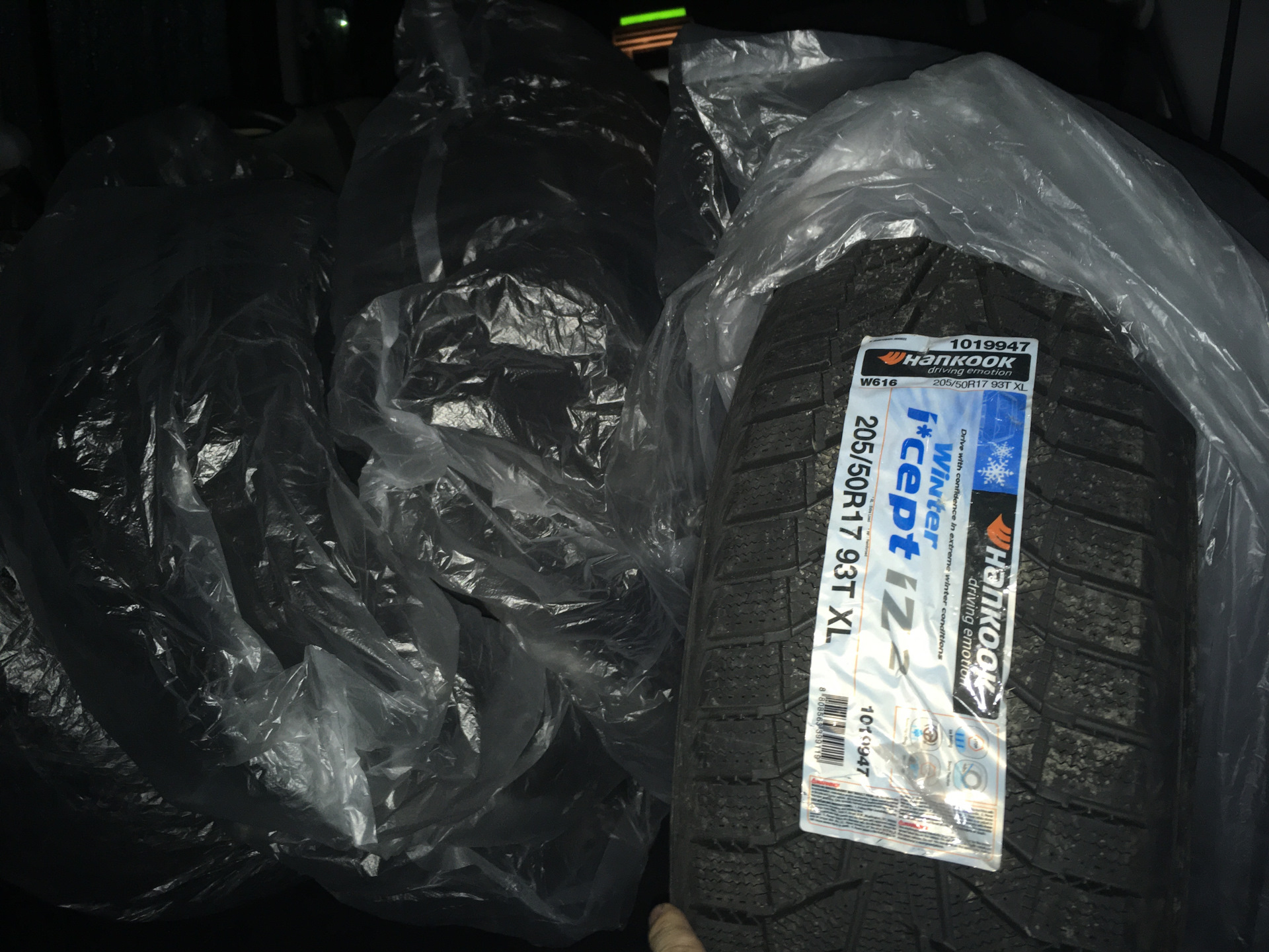 Резина винтер отзывы. Автомобильная шина Novex Snow Speed 3 205/50 r17 93v зимняя. Автомобильная шина Syron Everest 1 205/50 r17 93v зимняя. Hankоok w616 205/50 r17 93t. Автомобильная шина Viking SNOWTECH 205/50 r17 93h зимняя.