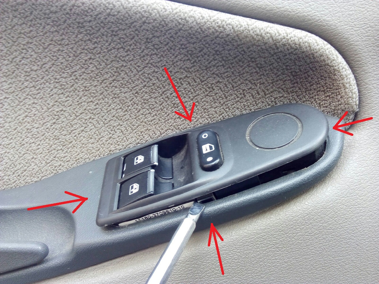 Закрыть окно на ключ. Калина 1 кнопки стеклоподъемников водительская. Модуль двери водителя Приора 1.
