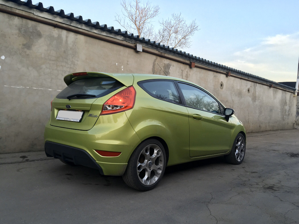 Ford Fiesta mk6 седан