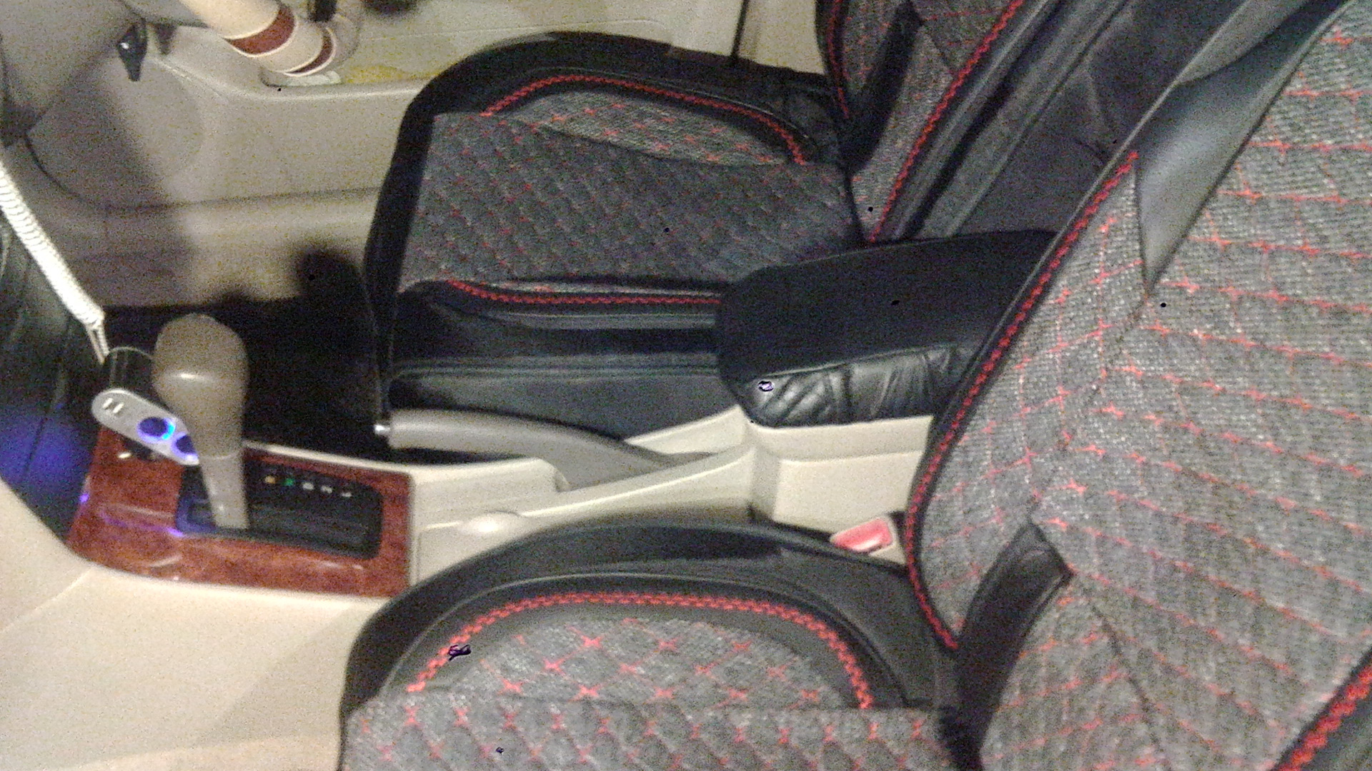 Чехол на подлокотник — Toyota Corolla (120), 1,5 л, 2001 года | просто ...