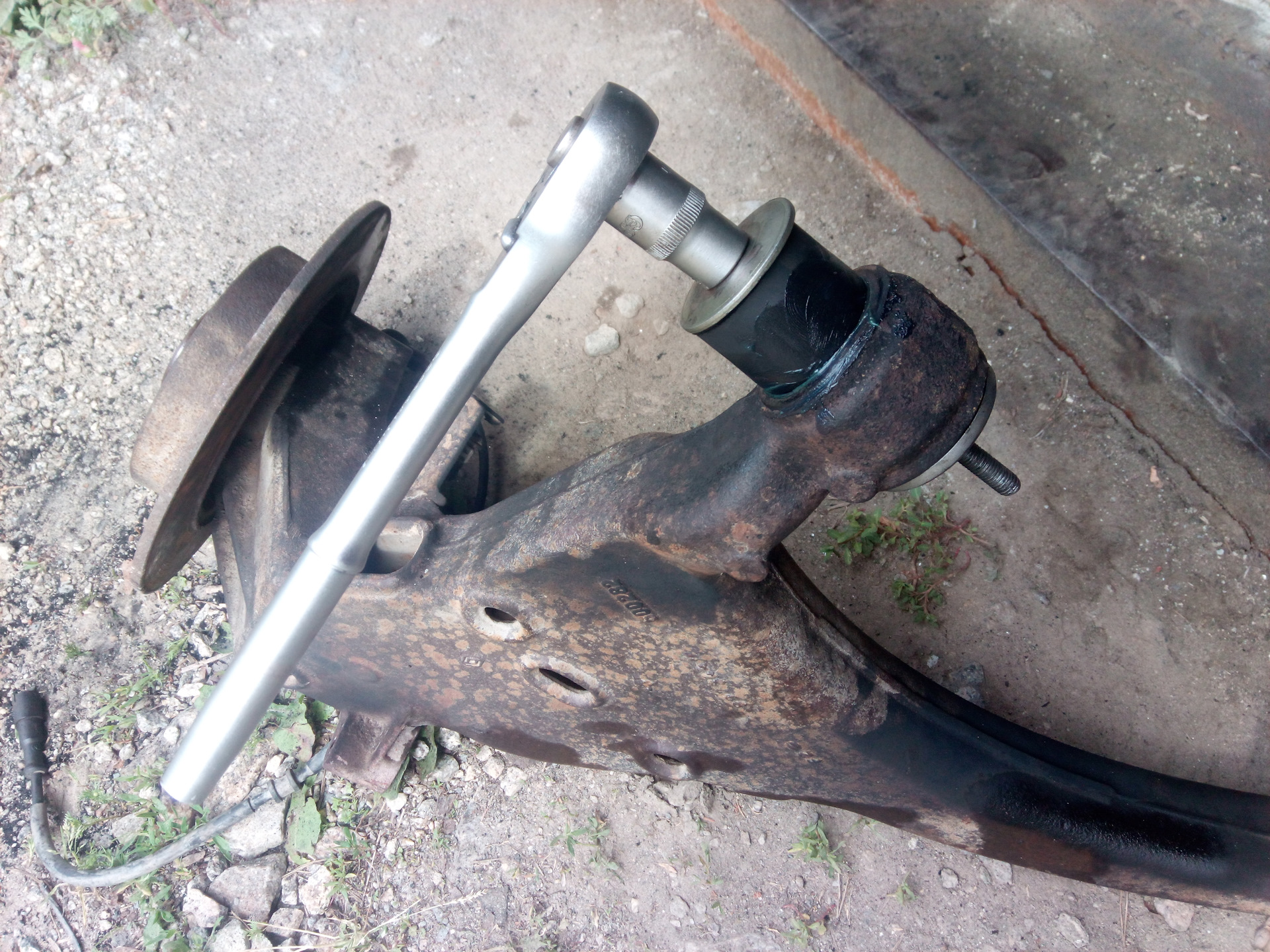Замена саленблока заднего рычага — Renault Scenic RX4, 2 л, 2000 года ...