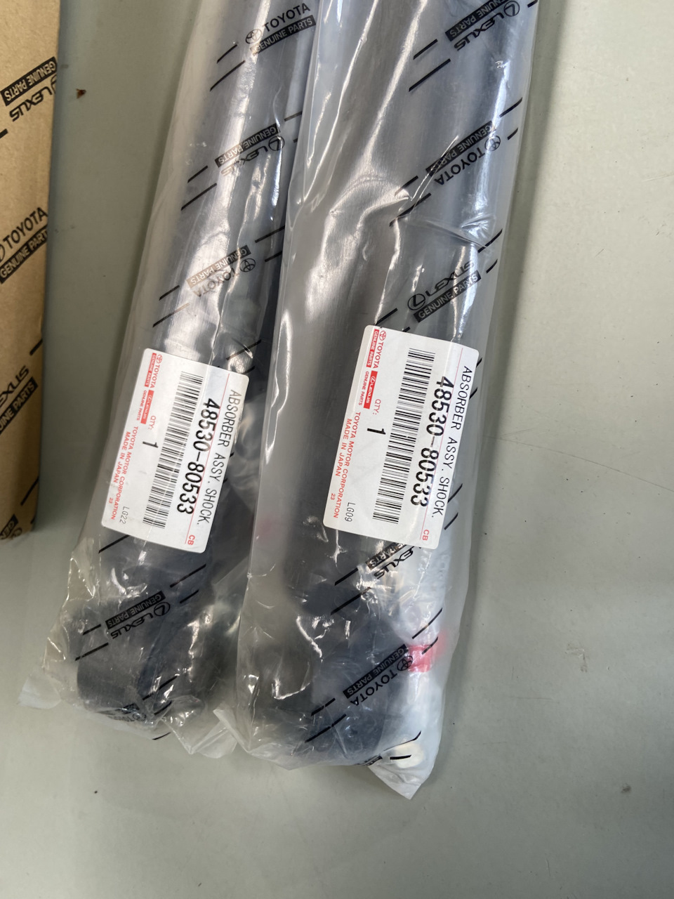 4853080533 Стойка амортизатора задняя газомаслянная TOYOTA LEXUS ...