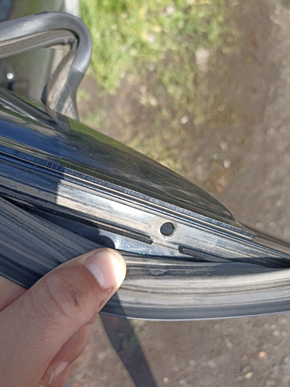 Уплотнительная резинка стекла — Hyundai Accent (2G), 1,5 л, 2005 года ...
