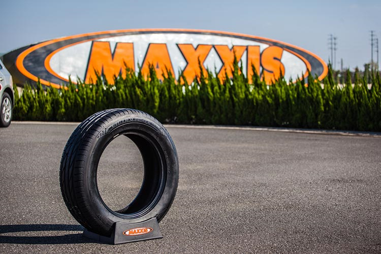 Шины maxxis. Maxxis Victra Sport 5 драйв. Реклама Maxxis. Maxxis vs5 SUV тест. Реклама автошины Maxxis.