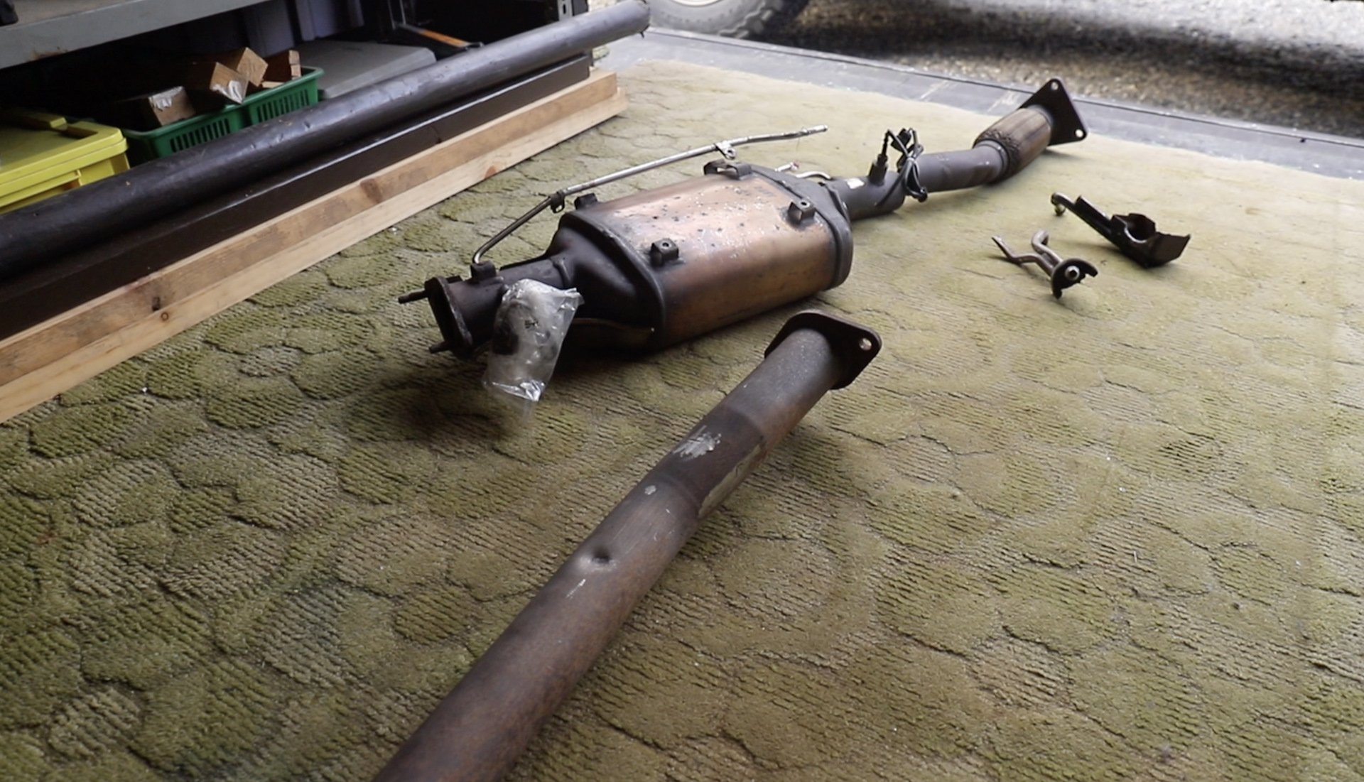 Поменять положение выхлопной трубы?/ Shall we change the position of