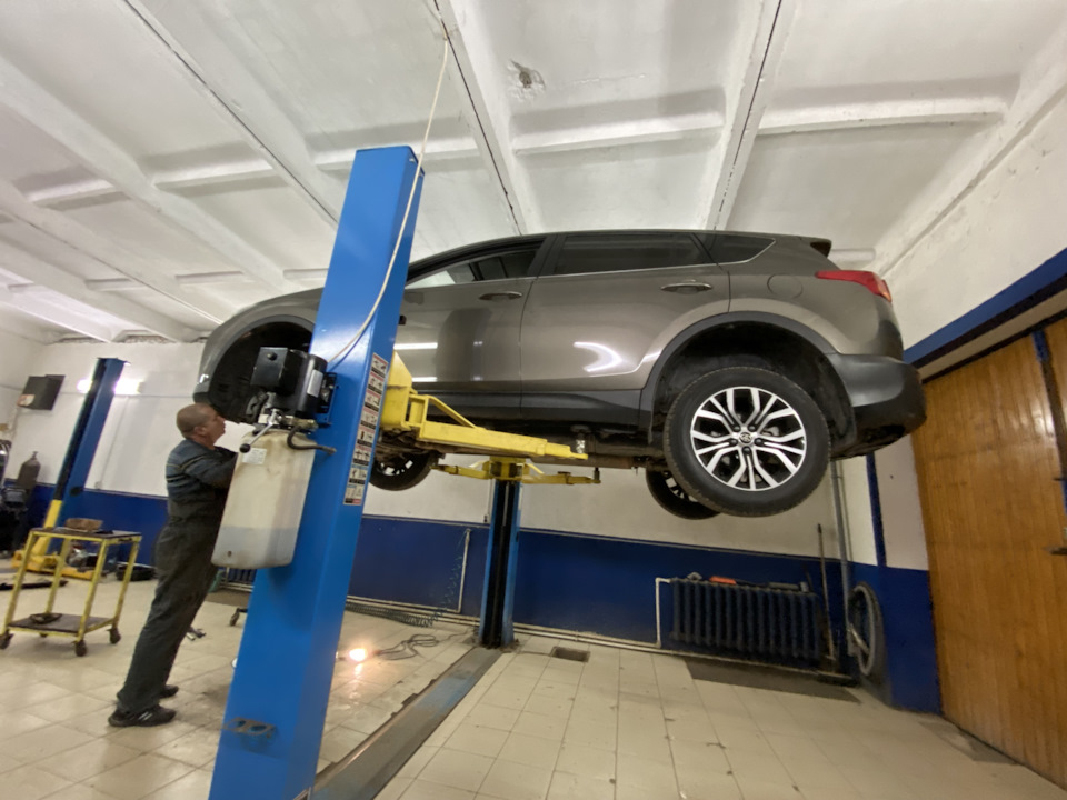 Фото в бортжурнале Toyota RAV4 (IV)