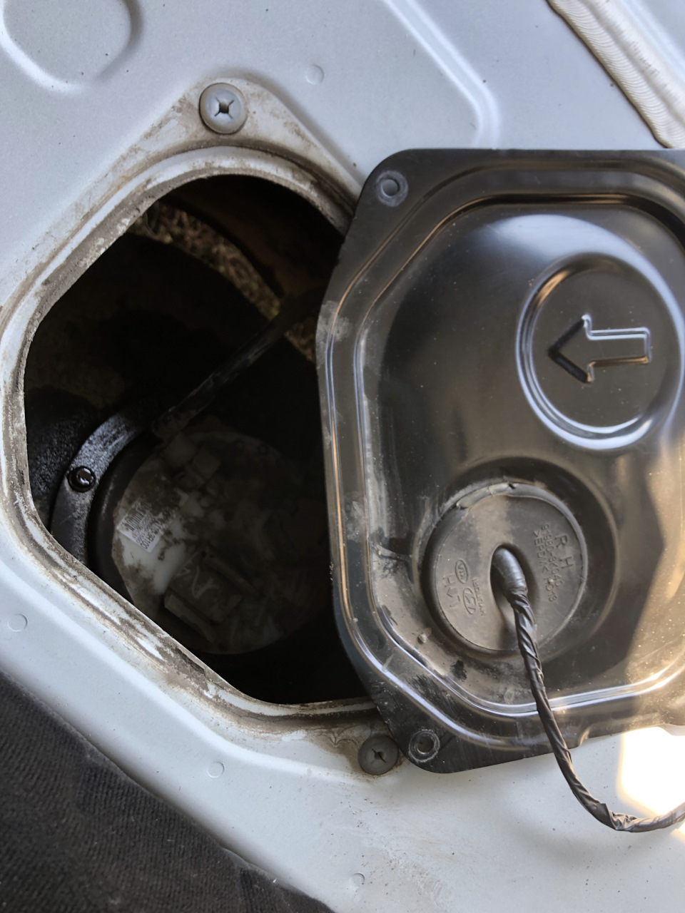 Замена топливного фильтра — Hyundai Sonata VI (YF), 2,4 л, 2011 года ...