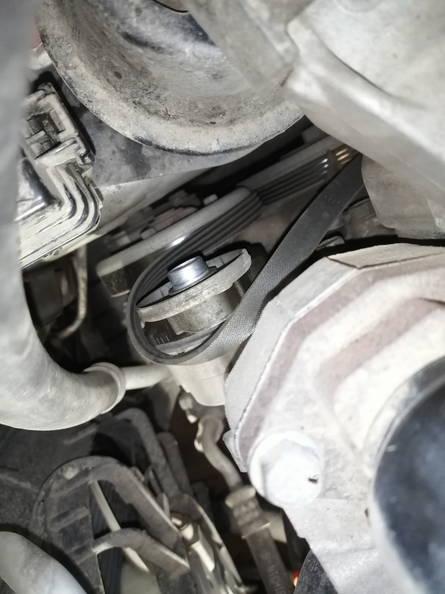 Замена подшипника натяжного ролика. Снятие бампера. — Honda Freed (1G ...