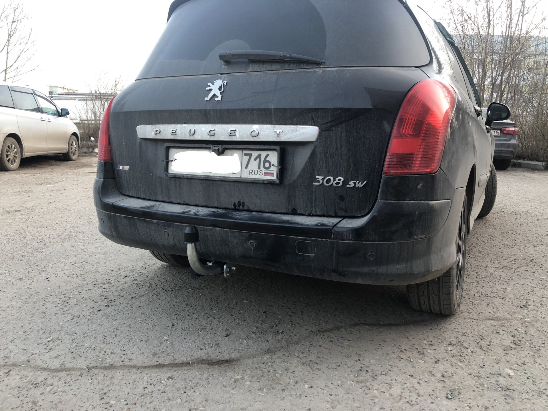 установка фаркопа на пежо 408