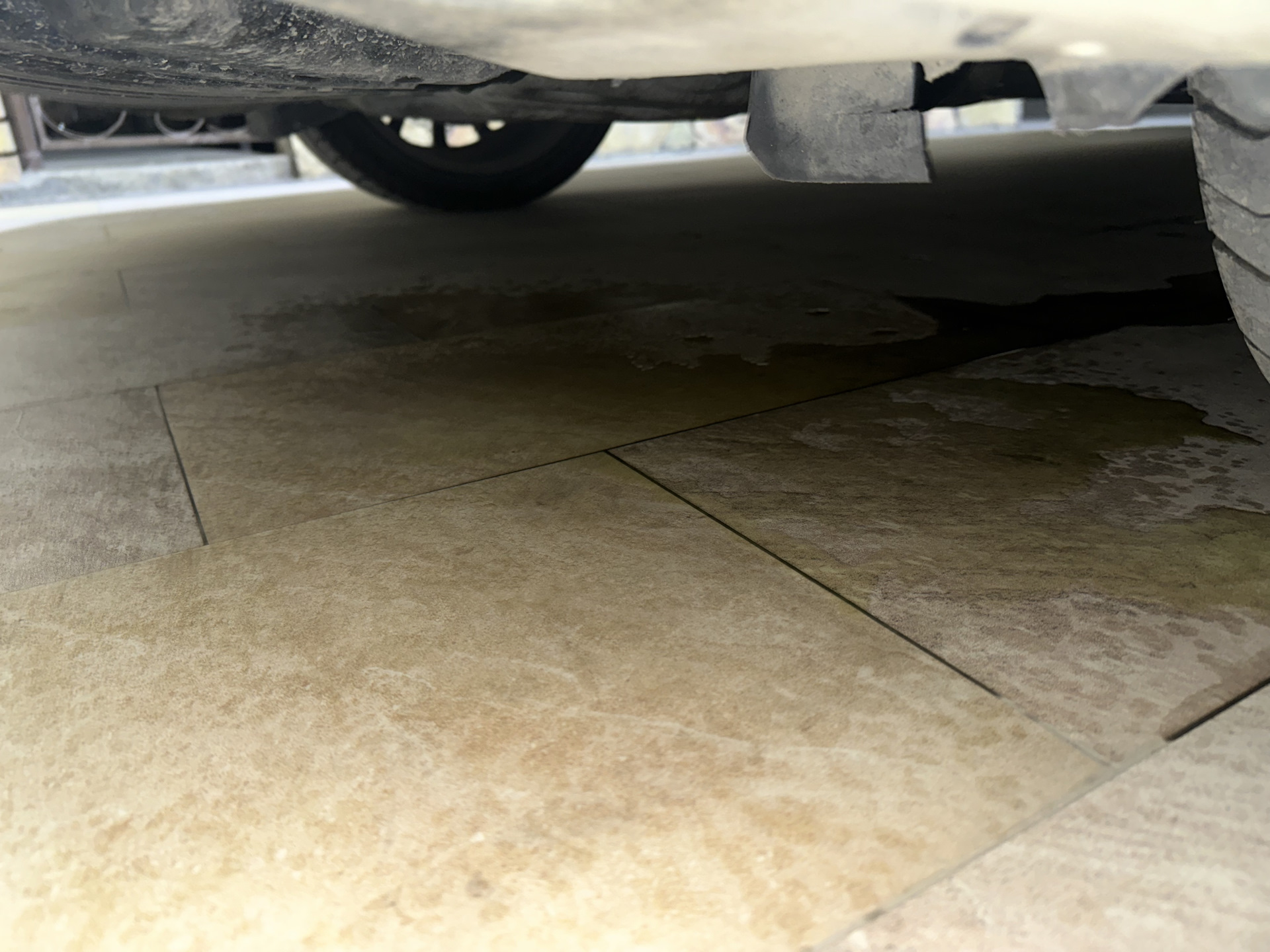 Вылился антифриз из радиатора — Mercedes-Benz E-class (W212), 1,8 л ...