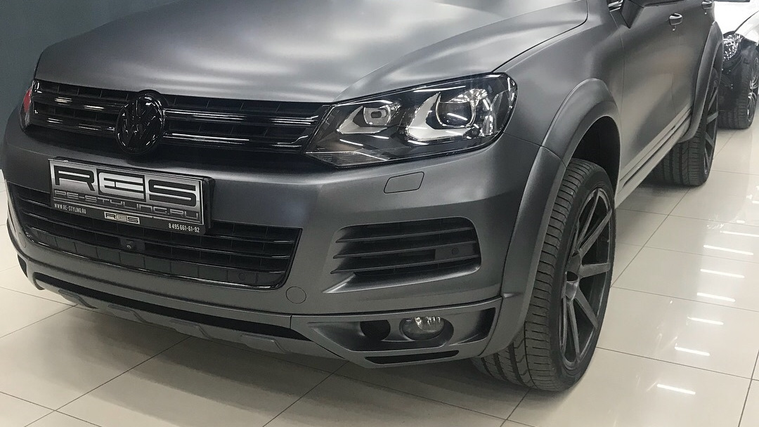 Цвет фольксваген туарег. Матовый Volkswagen Touareg 2014. Volkswagen Touareg 2022 антихром. Volkswagen Touareg NF антихром. Туарег НФ черный антихром.