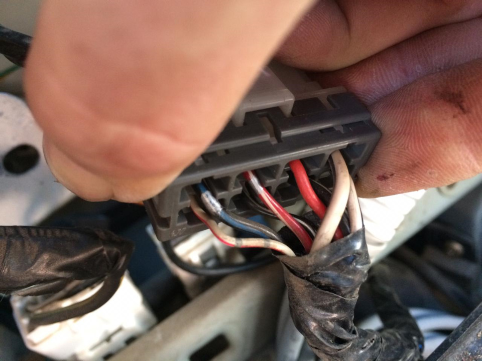 Замена датчика давления масла и регулировка клапанов — Mazda 323 V, 1,3 ...