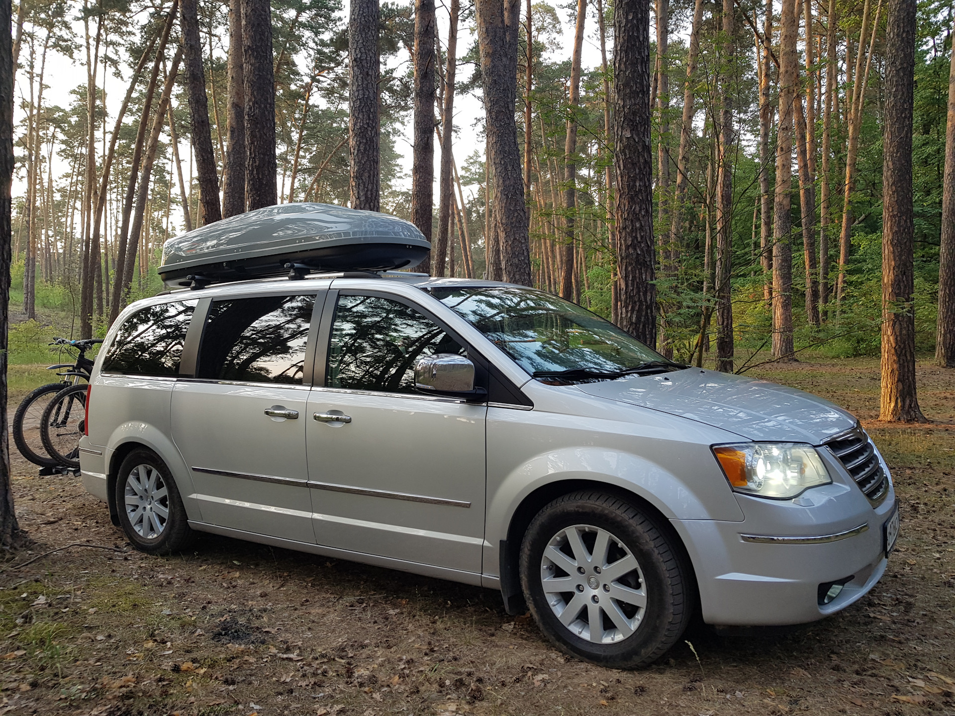 Размеры колес крайслер вояджер. Chrysler Grand Voyager 5 багажник. Потолок Grand Voyager. Тюнинг Grand Voyager. Тюнинг Chrysler Grand Voyager 5.