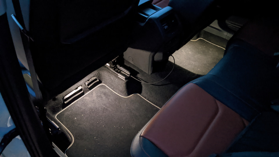 подсветка ног задних пассажиров — Volkswagen Tiguan (2G)