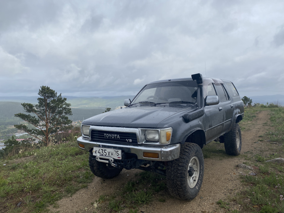 toyota hilux 1990