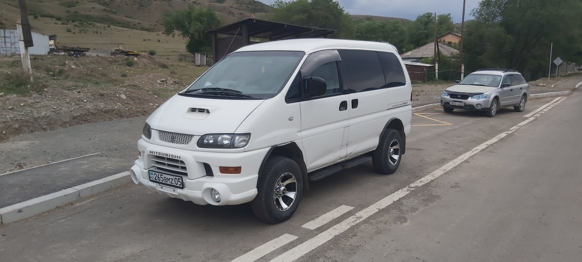 Митсубиси л400. Митсубиси Делика 1998. Mitsubishi Delica 2007 год. Mitsubishi Delica 2007 год Сахалин.