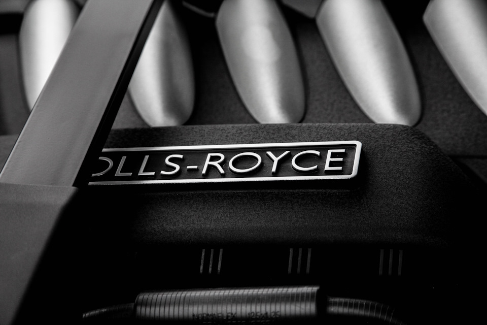 Автомобиль открытые двери rolls royce