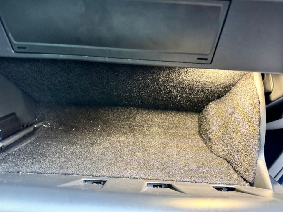 Перчаточный ящик — Skoda Kodiaq (1G)