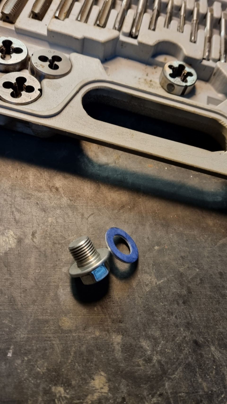 Сливная от двиг. — Toyota Land Cruiser Prado 120-series