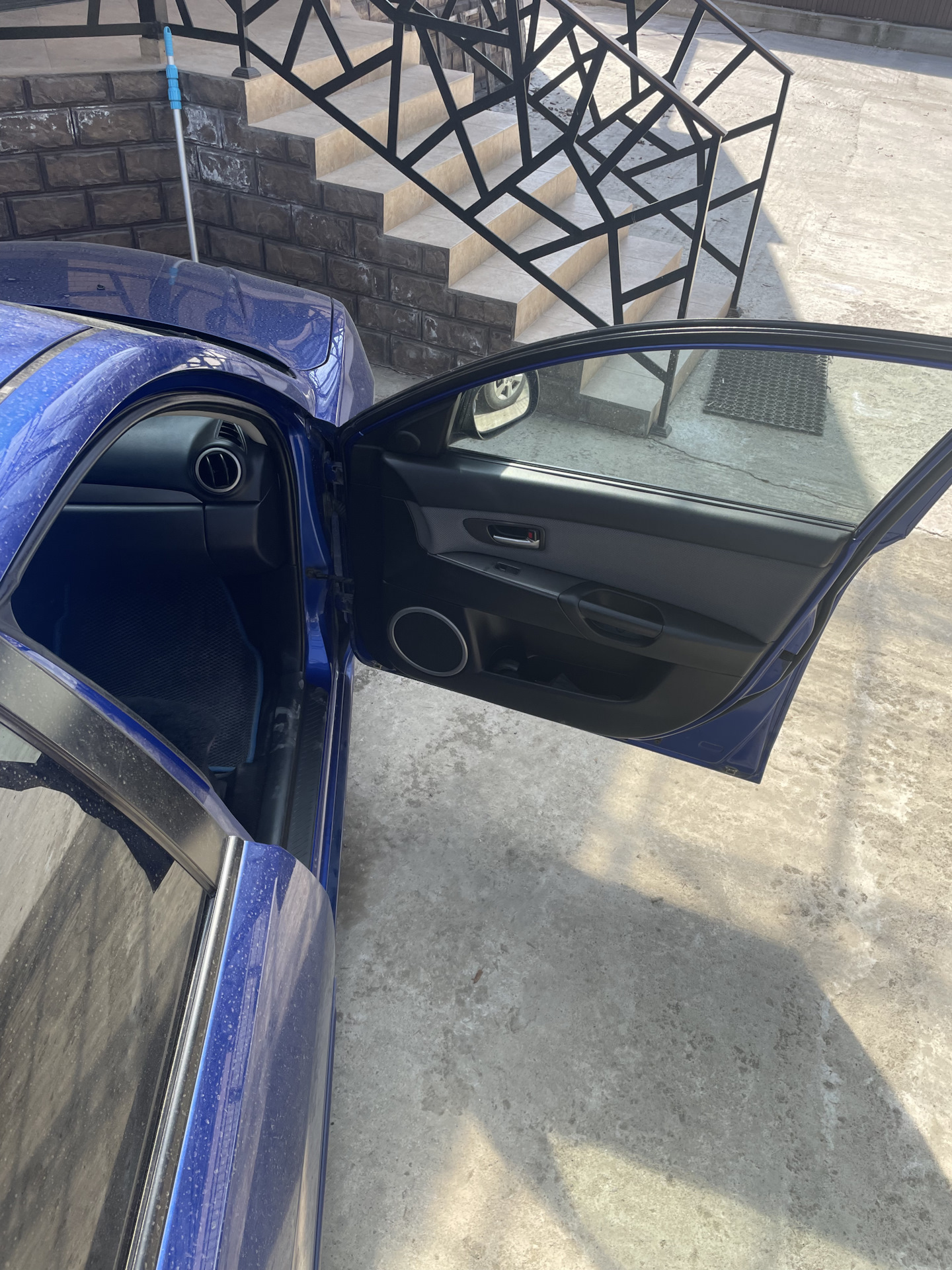 Ограничитель двери/ заменитель — Mazda 3 (1G) BK, 2 л, 2006 года ...