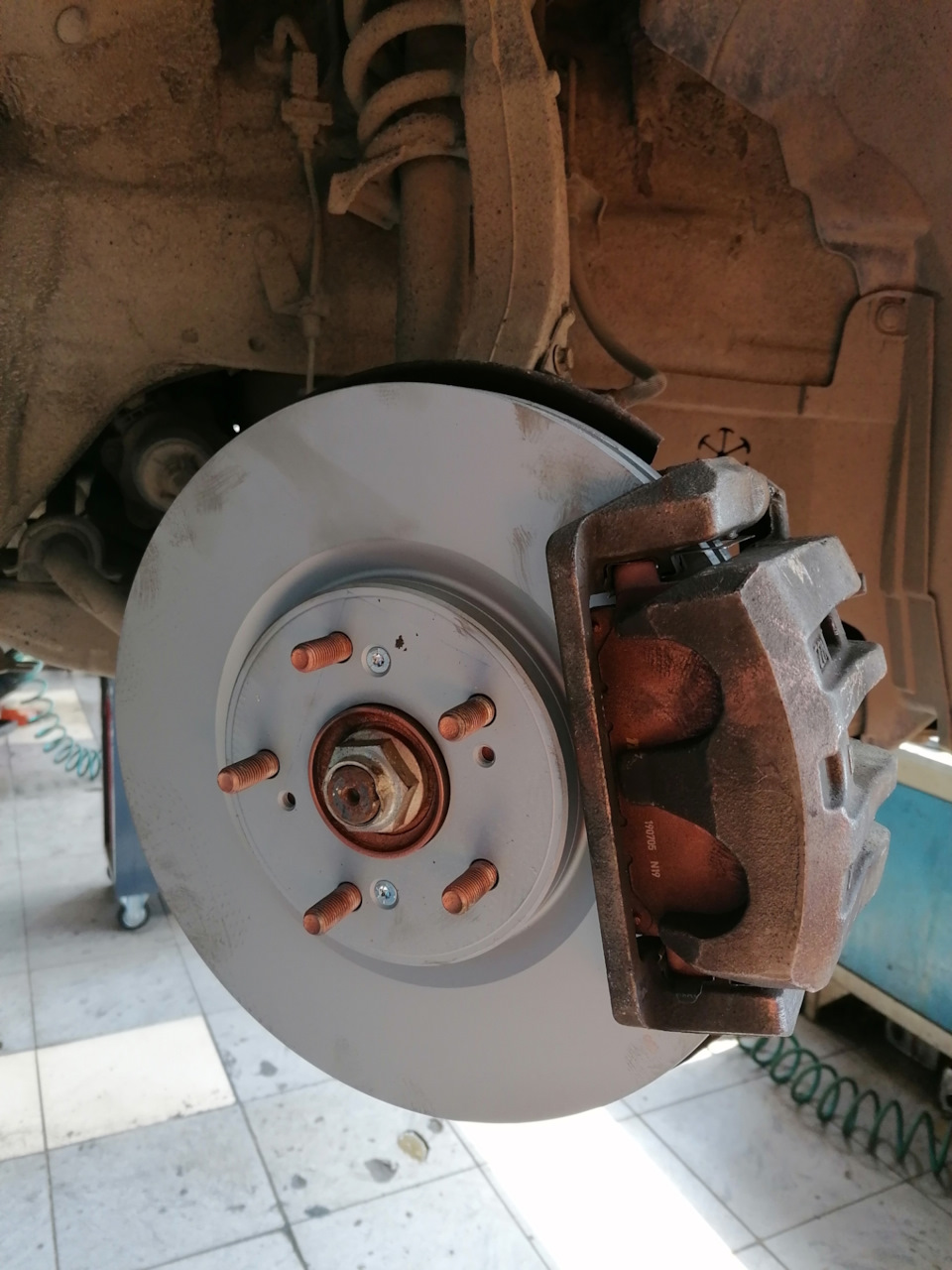 4. Замена колодок honda gl 1500с2. Пружины колодок хонда elysion. Замена передних колодок хонда. Хонда лого замена задних колодок.