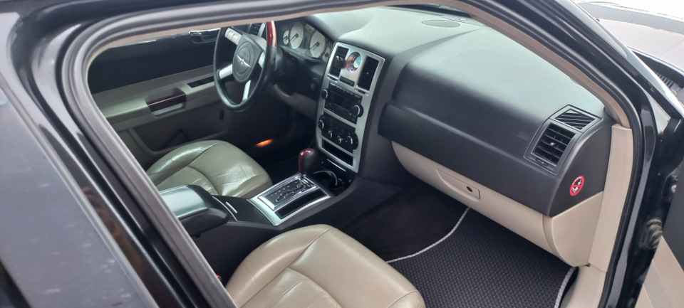 Фото в бортжурнале Chrysler 300C (1G)