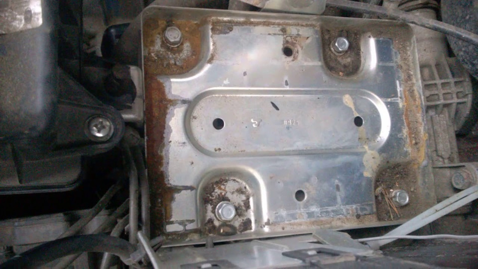 Как снять аккумулятор с калины Площадка аккумулятора - Mazda 626 IV (GE), 2 л, 1997 года запчасти DRIVE2