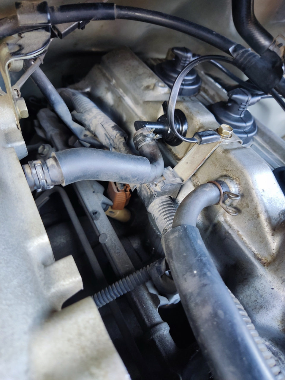 Чистка клапанной крышки замена клапана вентиляции картерных газов ...