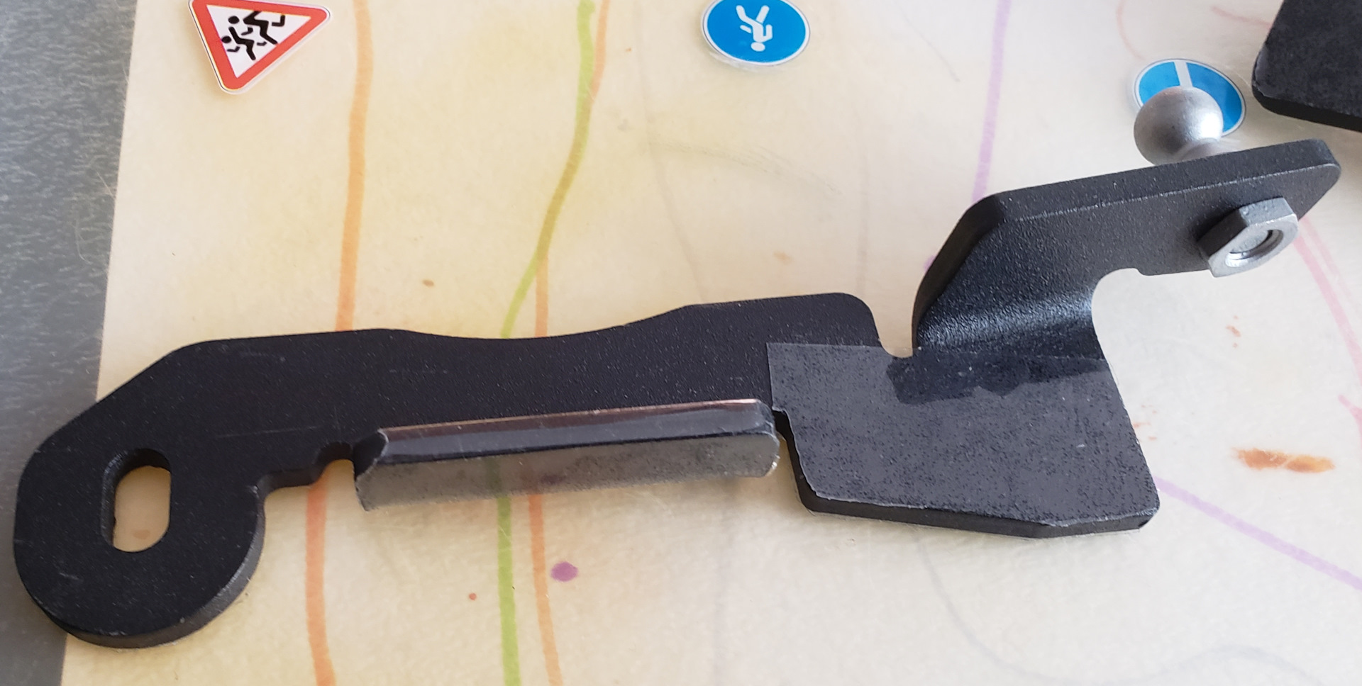 Установка укороченных газовых упоров капота. — Skoda Yeti, 1,8 л, 2014 ...