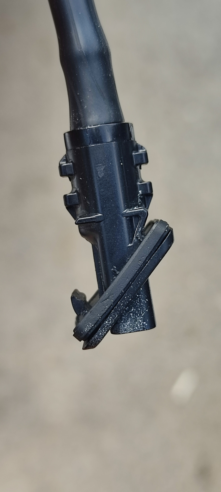 Форсунки омывателя лобового веерные вольво. Как прочистить форсунку омывателя лобового. Как прочистить форсунку омывателя лобового. Форсунка омывателя ford focus 3. Трубки ваз-2123 омывателя ветрового стекла.