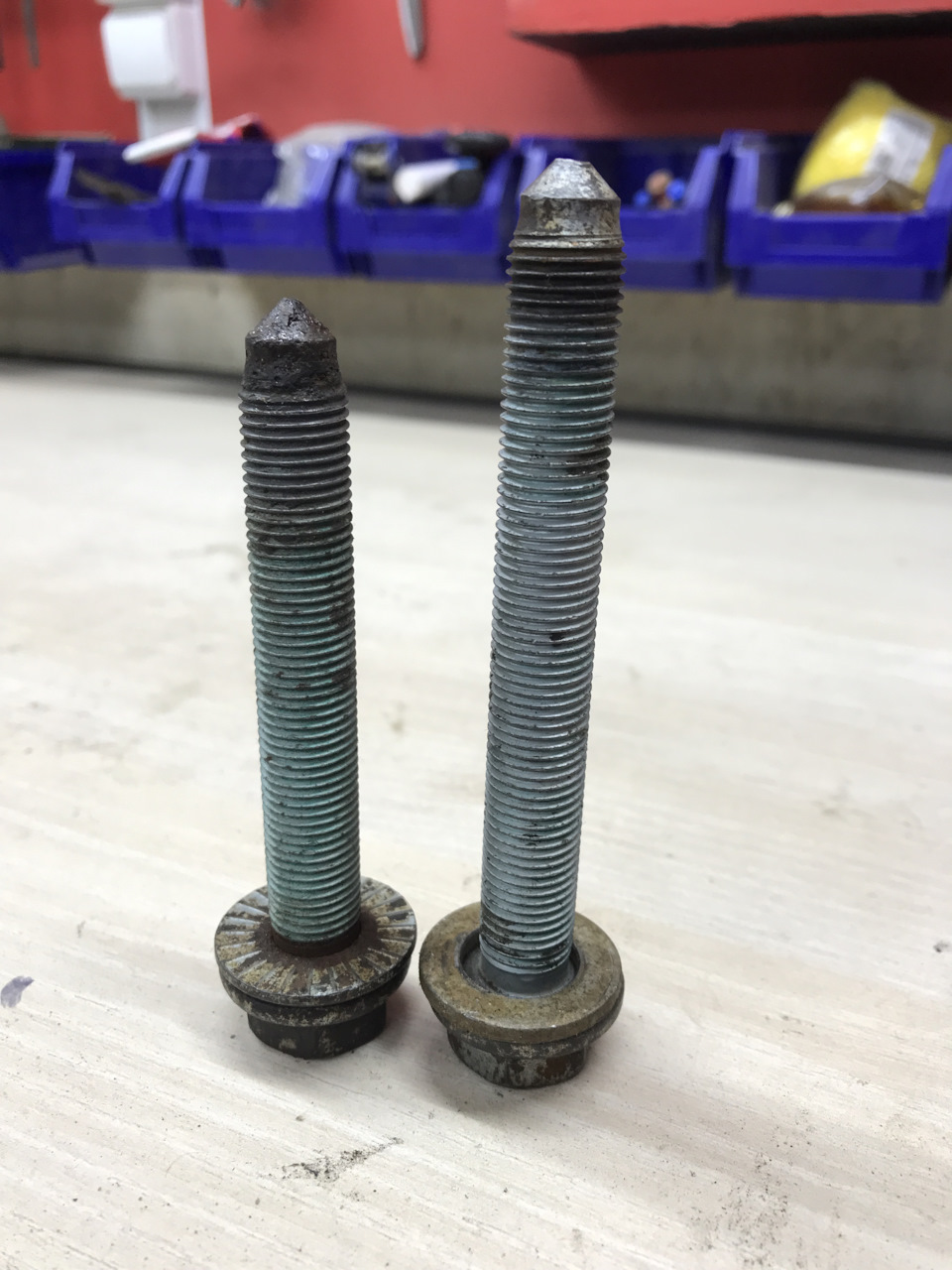 Болт подрамника — Volkswagen Golf Mk4, 1,4 л, 2000 года | запчасти | DRIVE2