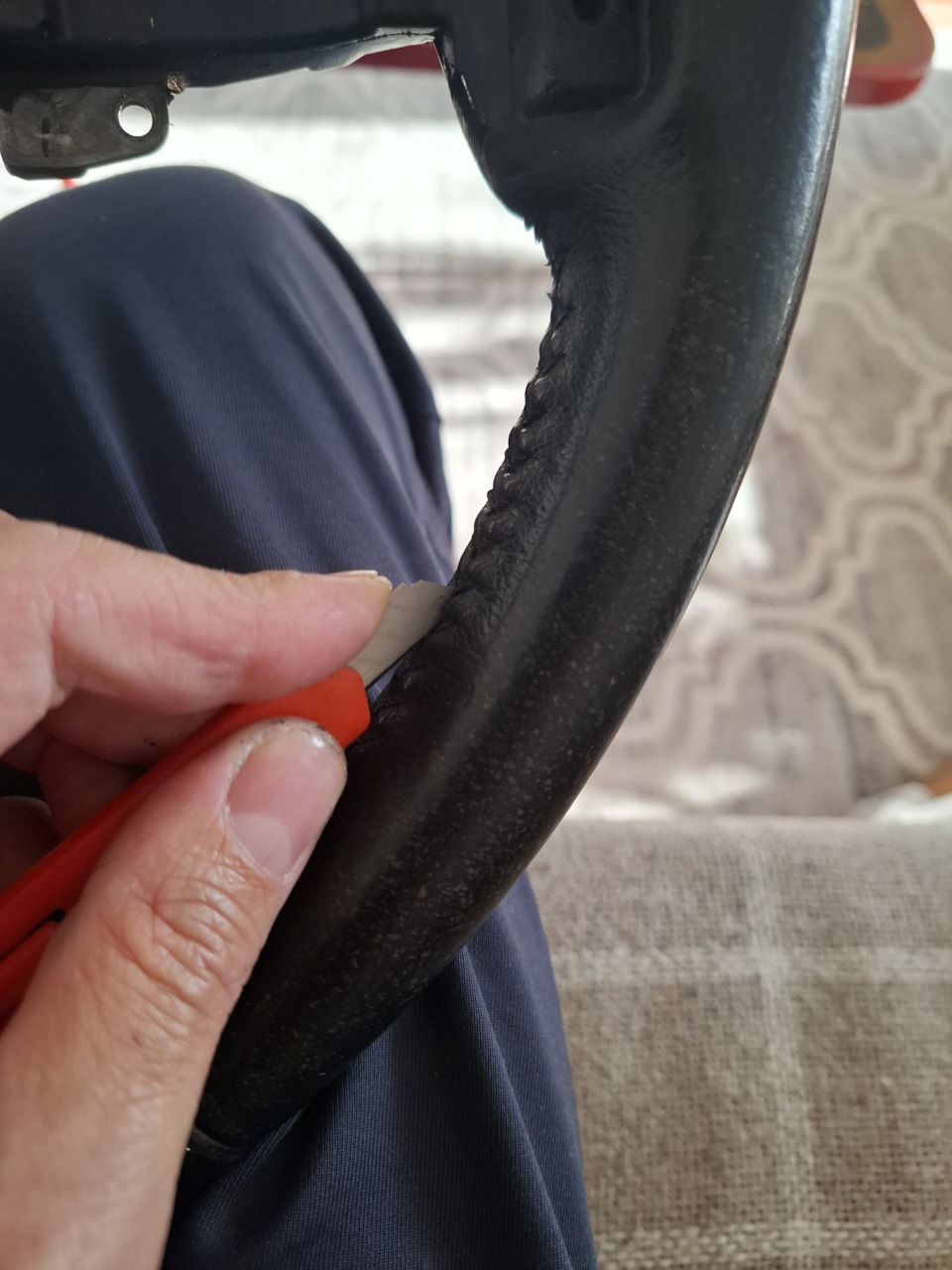 Прорезаем лезвием нити — Mazda CX-7