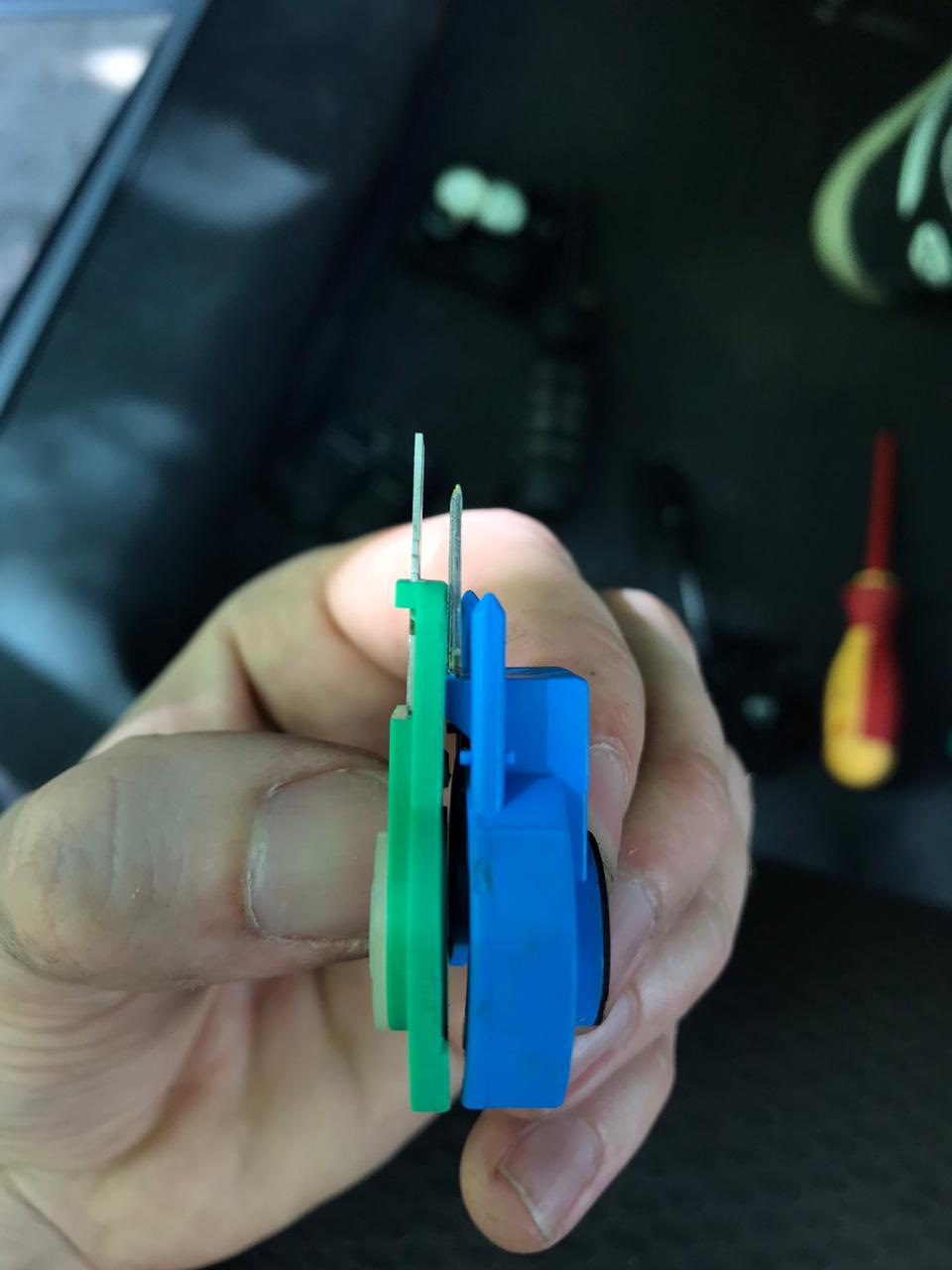 Видим, что они конструктивно разные. — Audi A2