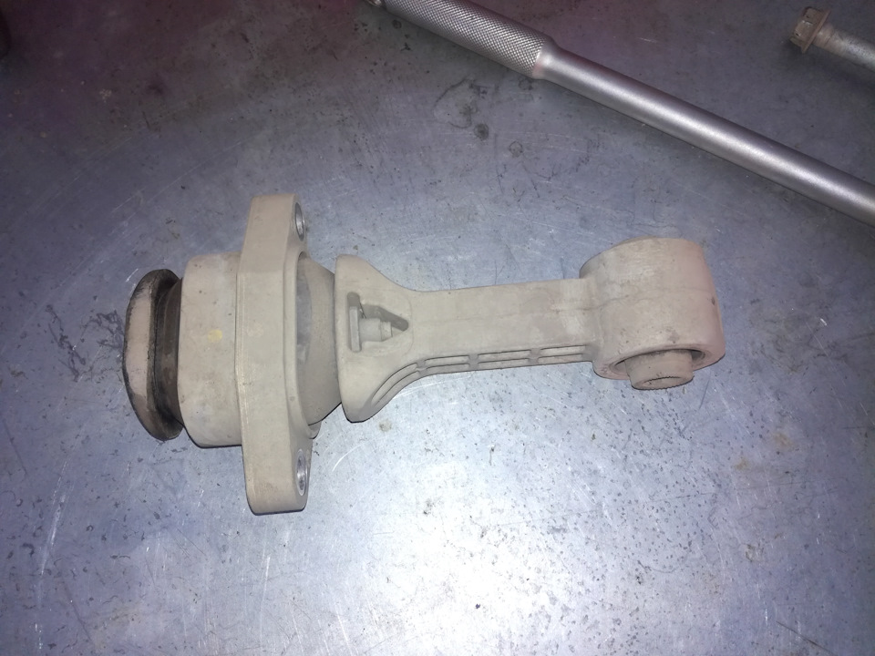 Замена передней подушки двигателя на Хендай Элантра МД — Hyundai ...