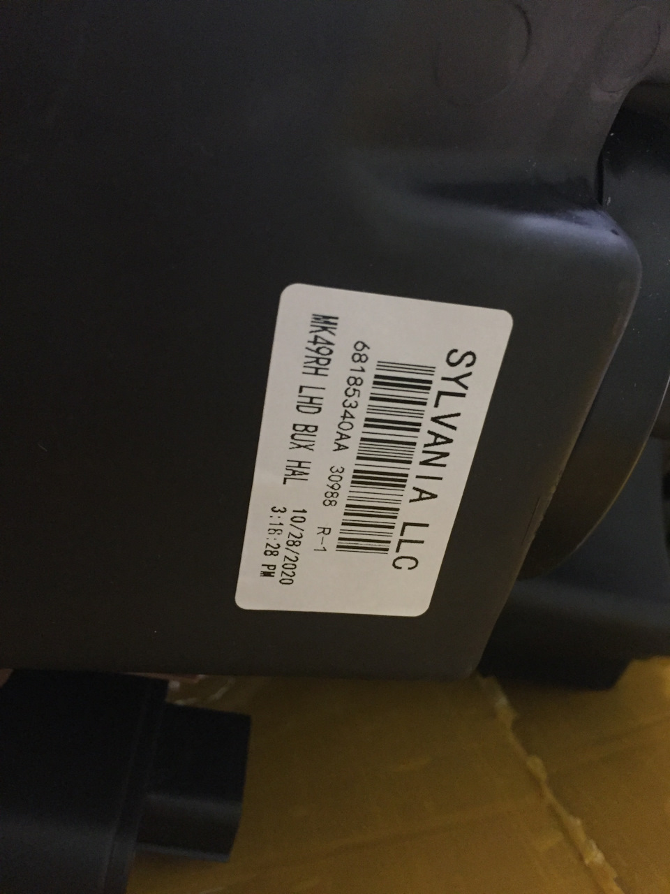 наклейки у нас такие же, но они превратились в белые бумажки — Jeep Compass (1G). Запчасти на фото: 282020