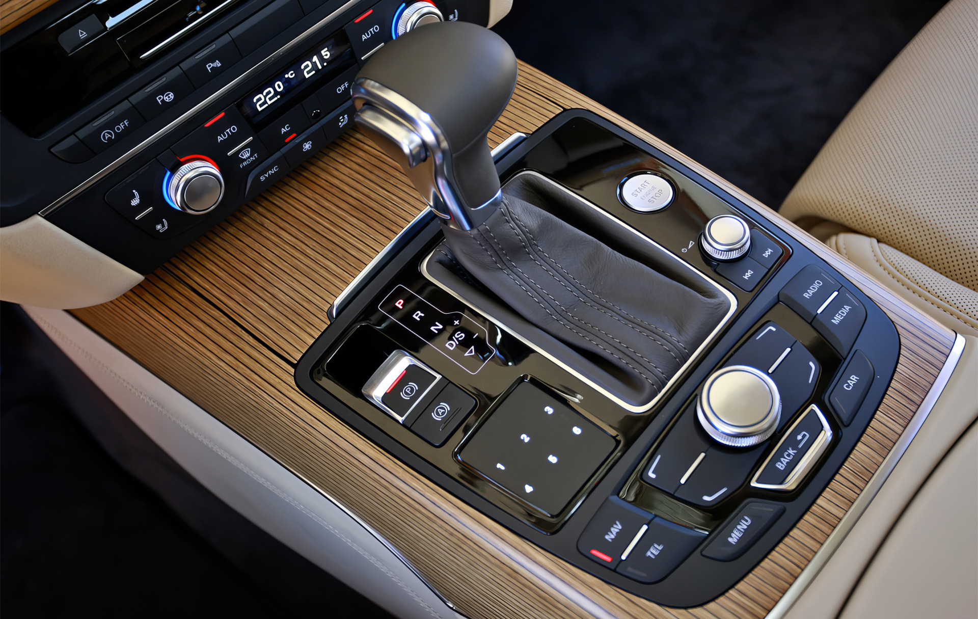 Радио luxury. Центральная консоль Ауди а6. USB Audi a8 d4. Ауди а6 Центральная консоль кнопки. Центральная консоль Audi a6 c7.