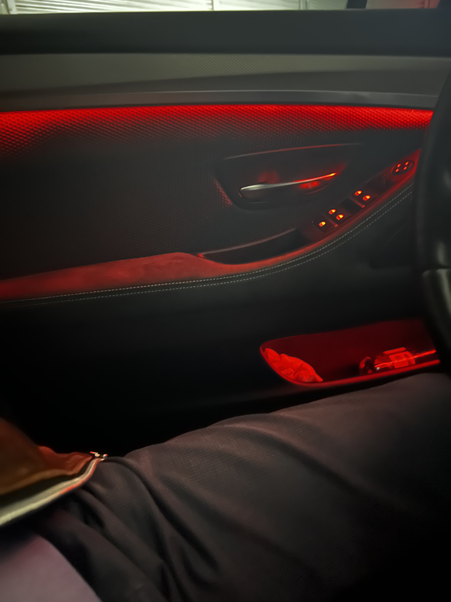 Апргейд ambient light — BMW 5 series (F10), 9,9 л, 2016 года тюнинг