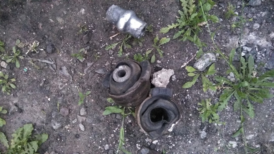 Сайлентблоки задней балки Лагуна 2 — Renault Laguna II, 1,8 л, 2018 ...