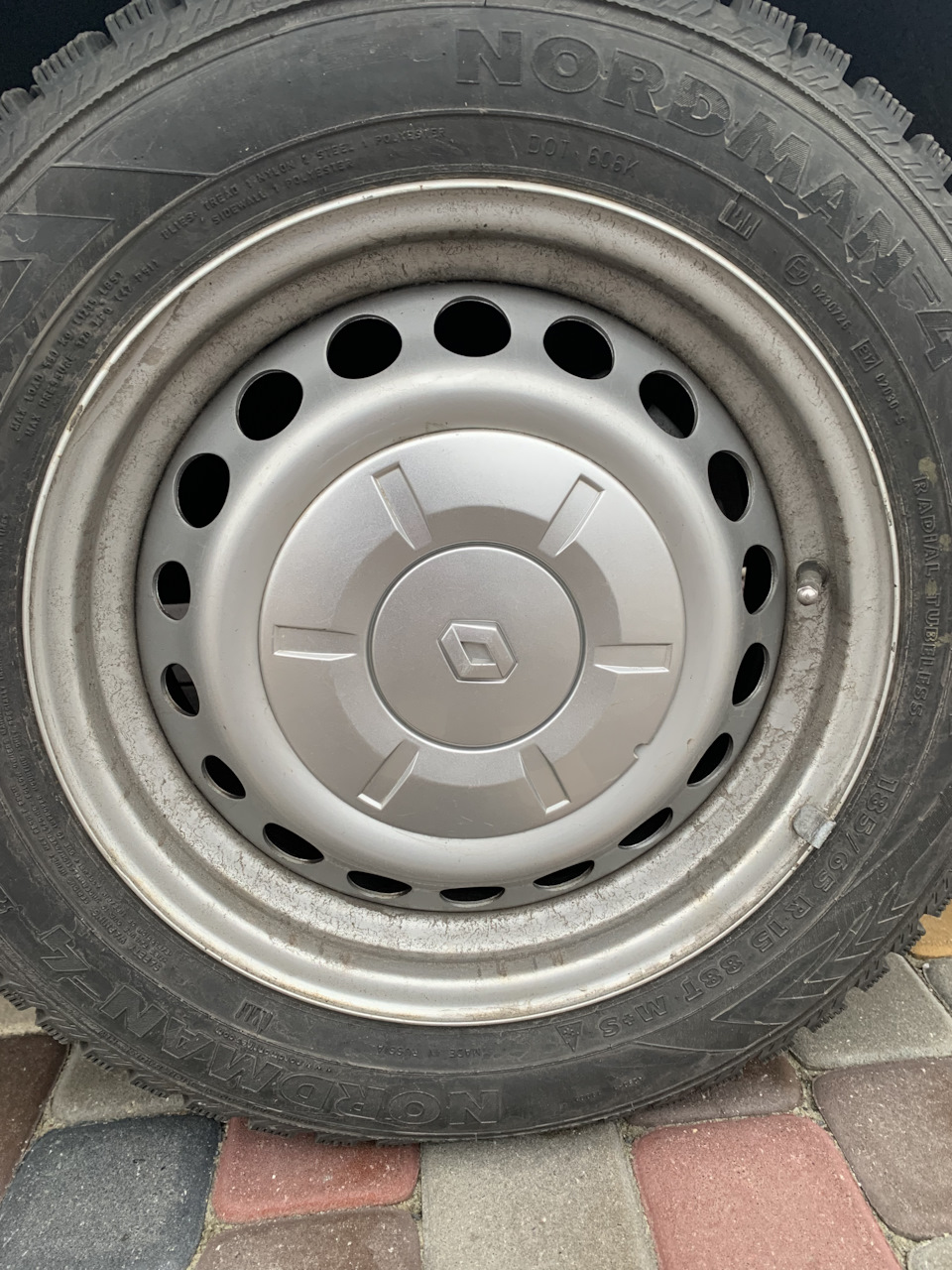 Колпаки RENAULT 8200488047 история 2) — Renault Logan (1G), 1,6 л, 2011  года | колёсные диски | DRIVE2