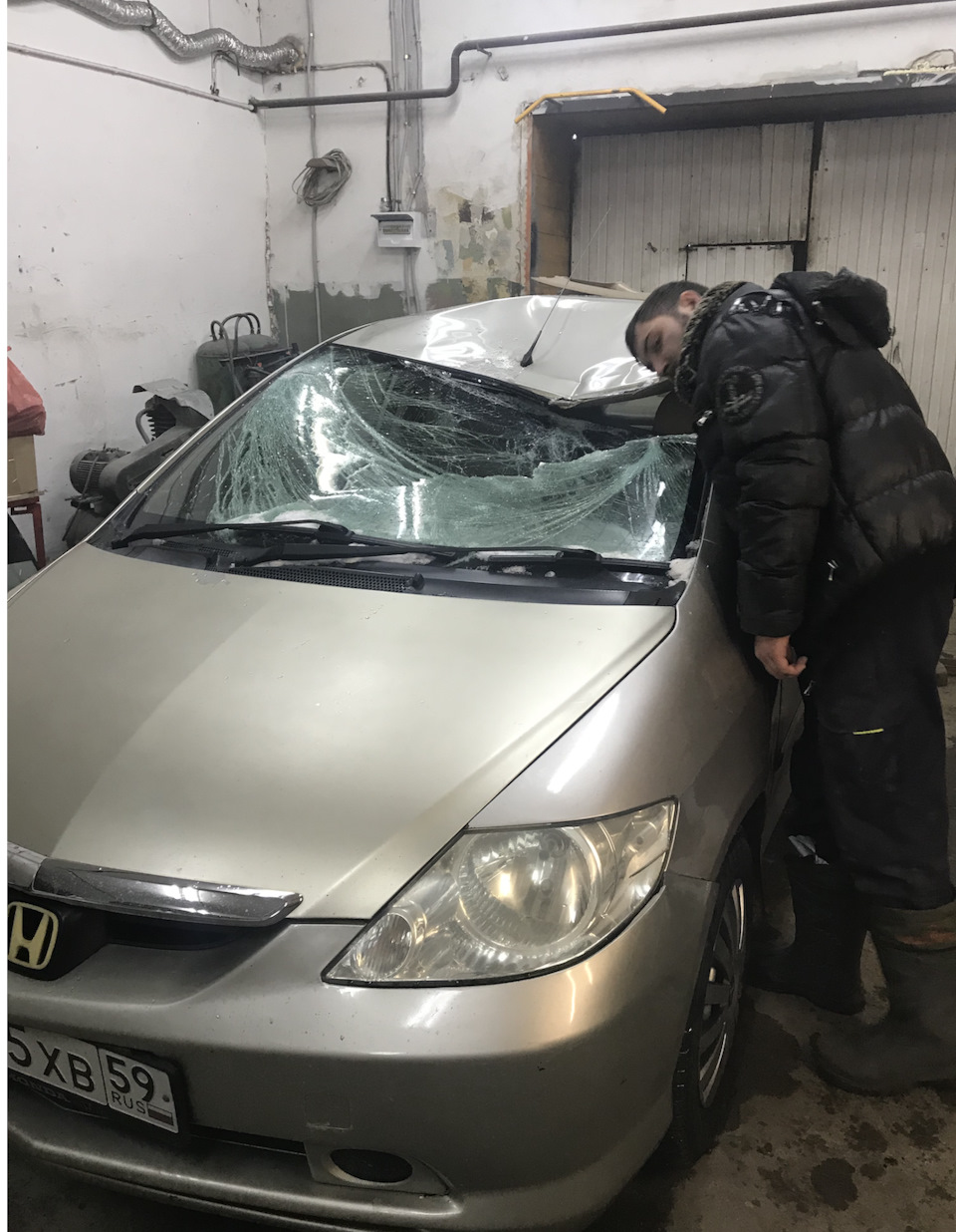 Второй день владения автомобилем! Полиция, ЖКХ, шок, я в ах111е — Honda  City (4G), 1,5 л, 2003 года | поломка | DRIVE2