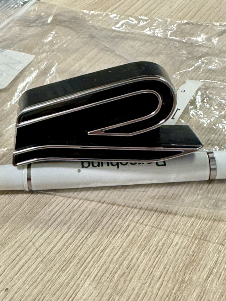 Эмблема R-Line на Volkswagen Teramont, Volkswagen Tiguan Allspace ...